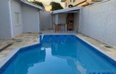 Imagem: A casa possui 3 Dormitórios, 1 Banheiro, 4 Vagas na garagem