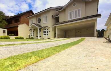 Imagem: A casa em condomínio possui 4 Dormitórios, 5 Banheiros, 5