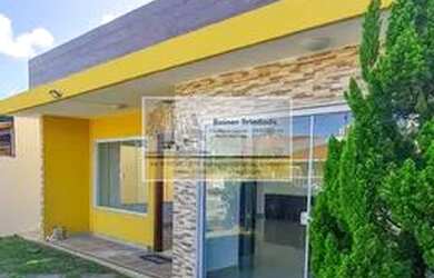 Imagem: A casa possui 5 Dormitórios, 3 Banheiros, 2 Vagas na garagem