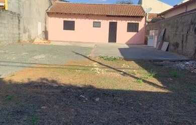 Imagem: A casa possui 1 Dormitório, 1 Banheiro, 5 Vagas na garagem