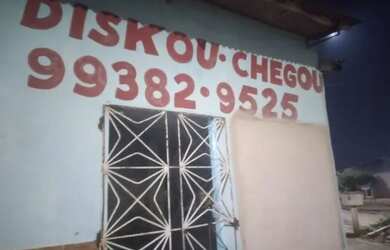 Imagem: A casa possui 5 Dormitórios, 3 Banheiros, 2 Vagas na garagem