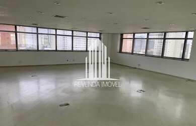 Imagem: O depósito possui 4 Vagas na garagem, 138m² de Área e está