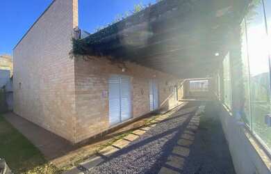 Imagem: A casa em condomínio possui 3 Dormitórios, 3 Banheiros, 3