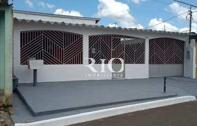 Imagem: A casa em condomínio possui 3 Dormitórios, 1 Banheiro, 5 Vagas