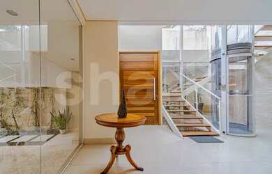 Imagem: A casa em condomínio possui 5 Dormitórios, 5 Banheiros, 5