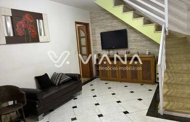 Imagem: A casa possui 2 Dormitórios, 2 Banheiros, 2 Vagas na garagem