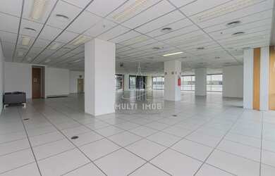 Imagem: O depósito possui 5 Vagas na garagem, 459m² de Área e está