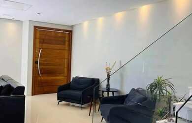 Imagem: A casa possui 3 Dormitórios, 5 Banheiros, 2 Vagas na garagem