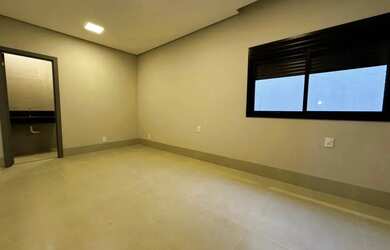 Imagem: O depósito possui 2 Vagas na garagem, 129m² de Área e está