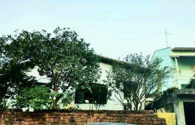 Imagem: A casa à venda possui 3 Dormitórios, 1 Banheiro, 2 Vagas na