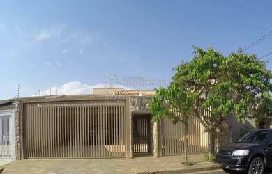 Imagem: A casa possui 3 Dormitórios, 3 Banheiros, 2 Vagas na garagem