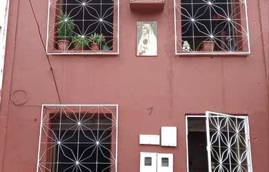 Imagem: A casa possui 4 Dormitórios, 2 Banheiros, 1 Vaga na garagem