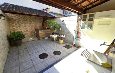 Imagem: A casa à venda possui 2 Dormitórios, 3 Banheiros, 2 Vagas