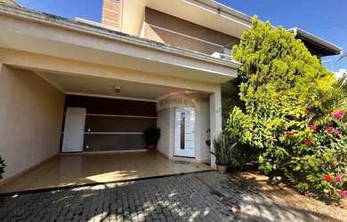 Imagem: A casa em condomínio possui 3 Dormitórios, 2 Banheiros, 4