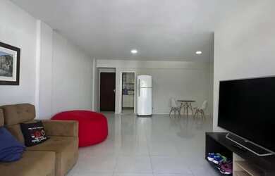 Imagem: O apartamento possui 1 Dormitório, 1 Banheiro, 2 Vagas na garagem