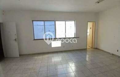 Imagem: O depósito possui 1 Vaga na garagem e 33m² de Área e está