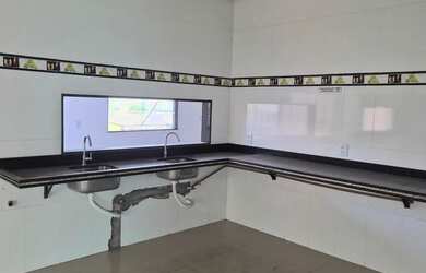 Imagem: A casa possui 5 Dormitórios, 5 Banheiros e 5 Vagas na garagem