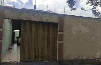 Imagem: A casa à venda possui 2 Dormitórios, 2 Banheiros, 2 Vagas