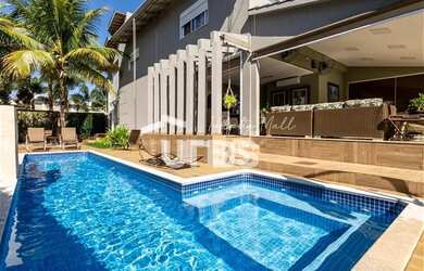 Imagem: A casa em condomínio possui 4 Dormitórios, 3 Banheiros, 4