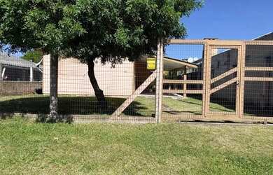 Imagem: A casa possui 2 Dormitórios, 1 Banheiro, 1 Vaga na garagem