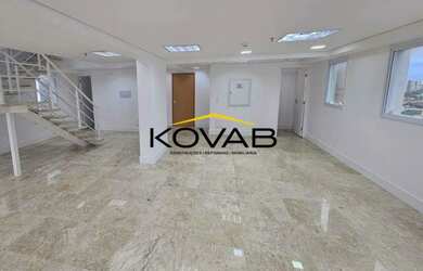 Imagem: O depósito possui 4 Vagas na garagem e 230m² de Área e está