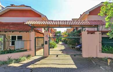 Imagem: A casa em condomínio possui 3 Dormitórios, 3 Banheiros, 2