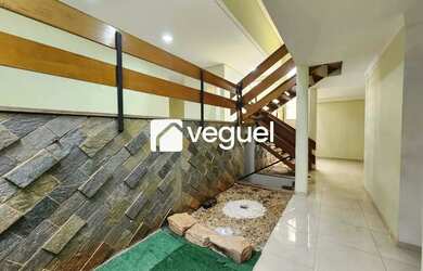 Imagem: O depósito possui 4 Vagas na garagem, 503m² de Área e está