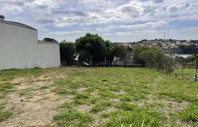 Imagem: O terreno à venda possui 1527m² de Área e está localizado