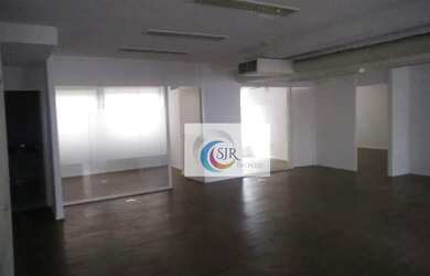 Imagem: O depósito possui 4 Vagas na garagem e 250m² de Área e está