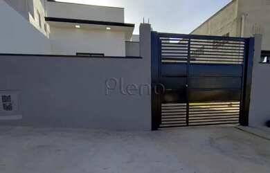 Imagem: A casa possui 3 Dormitórios, 2 Banheiros, 5 Vagas na garagem