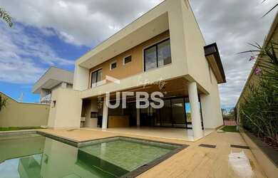 Imagem: A casa em condomínio possui 5 Dormitórios, 5 Banheiros, 4