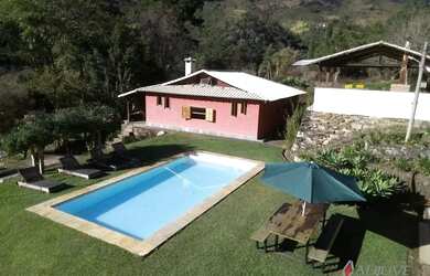 Imagem: A casa possui 3 Dormitórios, 1 Banheiro e 180m² de Área e