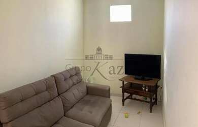 Imagem: A casa possui 2 Dormitórios, 2 Banheiros, 2 Vagas na garagem