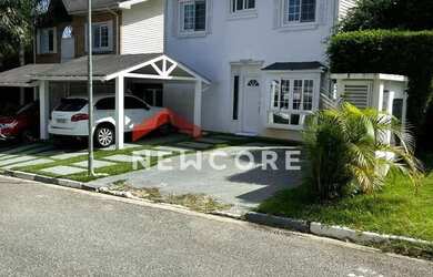 Imagem: A casa em condomínio possui 4 Dormitórios, 5 Banheiros, 4