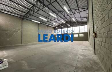 Imagem: O depósito possui 5 Vagas na garagem, 500m² de Área e está