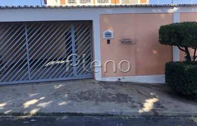 Imagem: A casa possui 3 Dormitórios, 3 Banheiros, 5 Vagas na garagem