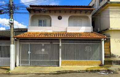 Imagem: A casa possui 5 Dormitórios, 5 Banheiros, 2 Vagas na garagem