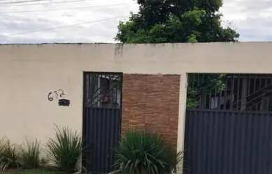 Imagem: A casa possui 2 Dormitórios, 2 Banheiros e 1 Vaga na garagem