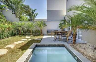 Imagem: A casa possui 4 Dormitórios, 4 Banheiros, 2 Vagas na garagem