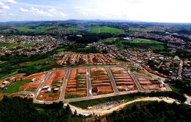 Imagem: O terreno possui 200m² de Área e está localizado em Três