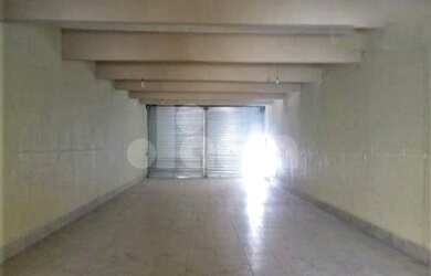 Imagem: O depósito possui 4 Vagas na garagem, 300m² de Área e está