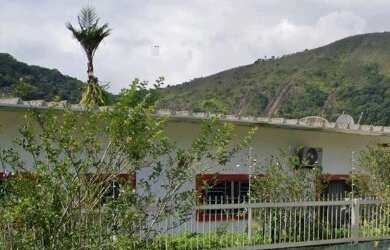 Imagem: A casa possui 5 Dormitórios, 3 Banheiros, 5 Vagas na garagem