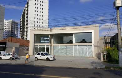 Imagem: O depósito possui 2 Vagas na garagem, 193m² de Área e está