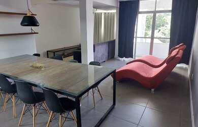 Imagem: O studio possui 1 Dormitório, 2 Banheiros, 1 Vaga na garagem