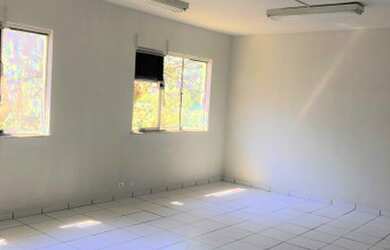 Imagem: O depósito possui 1 Vaga na garagem, 34m² de Área e está