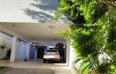 Imagem: A casa possui 4 Dormitórios, 3 Banheiros, 5 Vagas na garagem