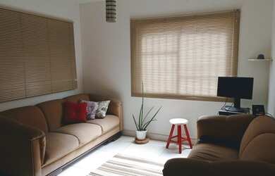 Imagem: A casa possui 3 Dormitórios, 2 Banheiros, 2 Vagas na garagem