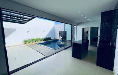 Imagem: A casa em condomínio possui 3 Dormitórios, 2 Banheiros, 2