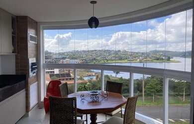 Imagem: O apartamento possui 4 Dormitórios, 5 Banheiros, 3 Vagas na