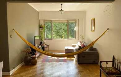 Imagem: O apartamento possui 3 Dormitórios, 1 Banheiro, 1 Vaga na garagem